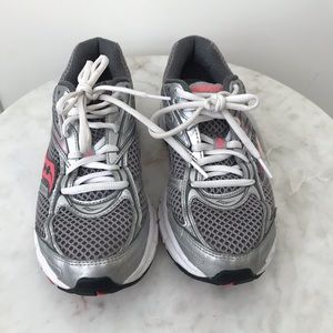 Saucony Cohesion sneaker 7US